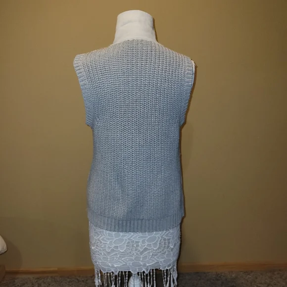 Skies Are Blue zip up sweater vest. - Picture 4 of 7